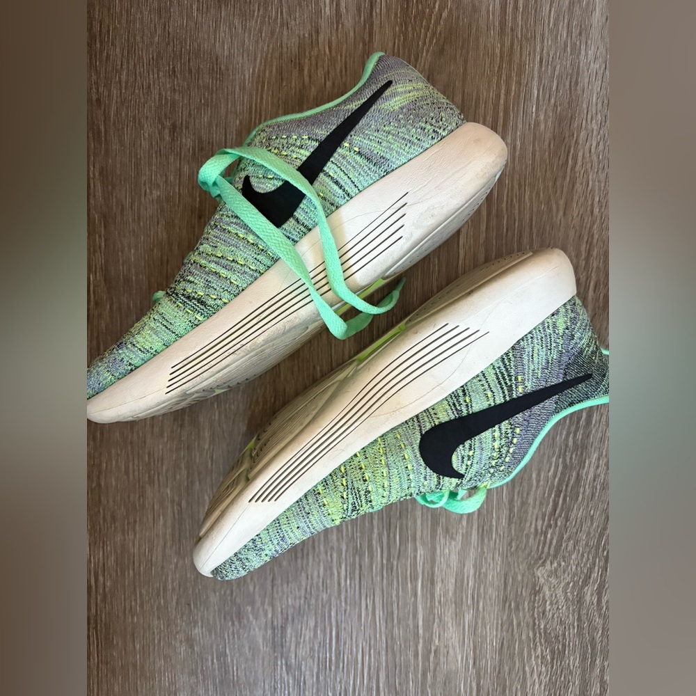 Nike Women's Lime and Gray Athletic Shoes - Picture 2 of 5